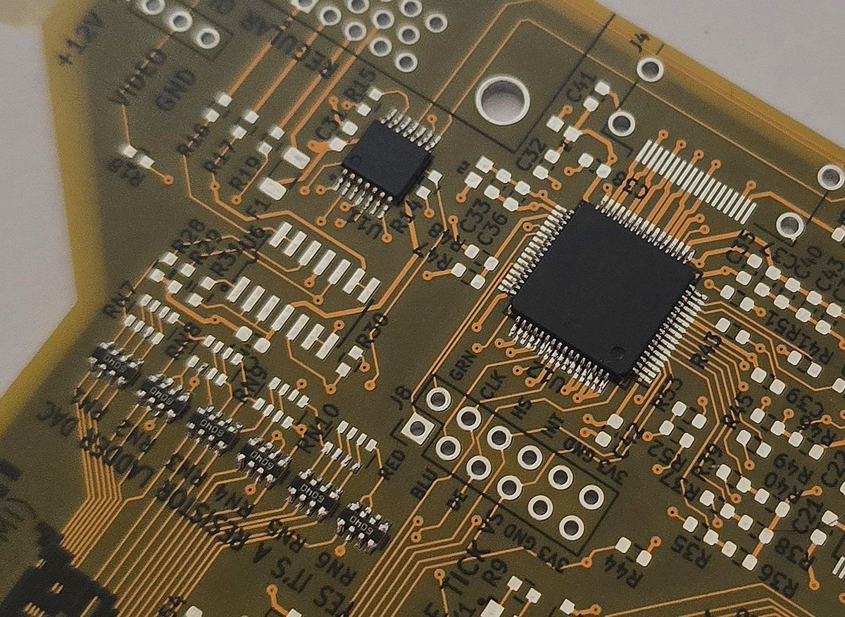 VejvyCZ's tweet image. Byl to masakr,  ale na to, že na pájení mám docela kopyto a hrot není moc tenký se to povedlo....
#DnesBastlim
#bastlirna
#oldcomputers