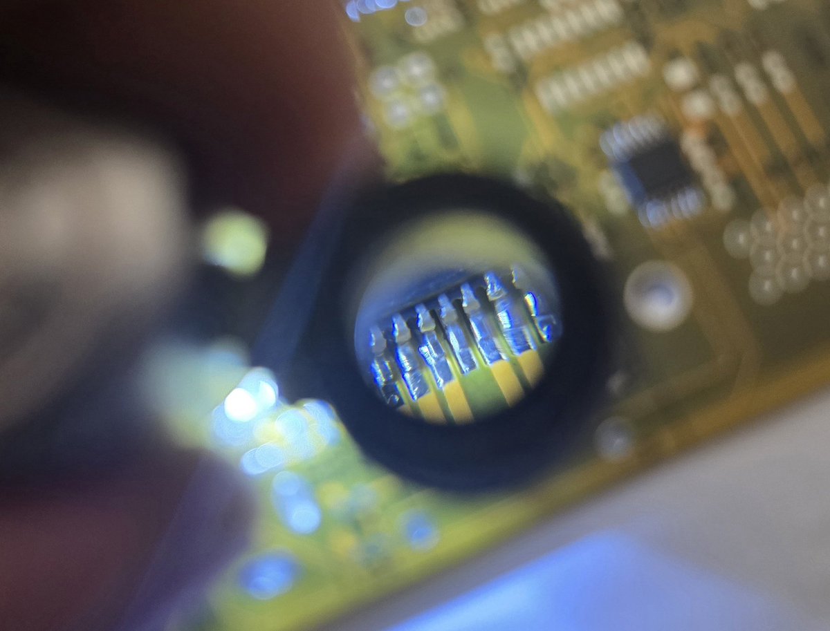 VejvyCZ's tweet image. Byl to masakr,  ale na to, že na pájení mám docela kopyto a hrot není moc tenký se to povedlo....
#DnesBastlim
#bastlirna
#oldcomputers