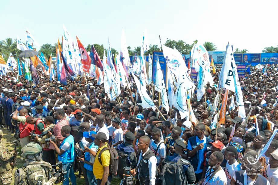 Presidence_RDC's tweet image. Itinérance #Grandeorientale | En tournée dans la #Grandeorientale depuis samedi, le Chef de l’État a effectué, ce dimanche, une visite éclair à #Buta, chef-lieu de la province de #BasUele. 

Comme lors de ses précédentes tournées, le Président Félix Tshisekedi a communié avec la