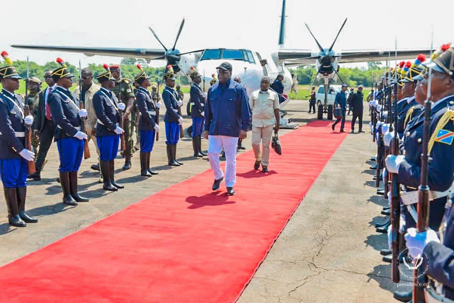 Presidence_RDC's tweet image. Itinérance #Grandeorientale | En tournée dans la #Grandeorientale depuis samedi, le Chef de l’État a effectué, ce dimanche, une visite éclair à #Buta, chef-lieu de la province de #BasUele. 

Comme lors de ses précédentes tournées, le Président Félix Tshisekedi a communié avec la