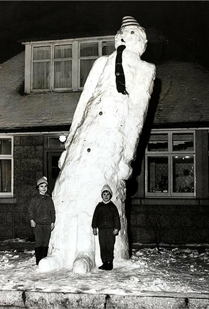YourWullie's tweet photo. The Ghosts of Christmas past #AdventCalendar - Day 1.
 .
2 girls stand by their 17ft snowman in Aberdeen, Scotland 1962.
Image: Popperfoto https://t.co/Vnp24Com69