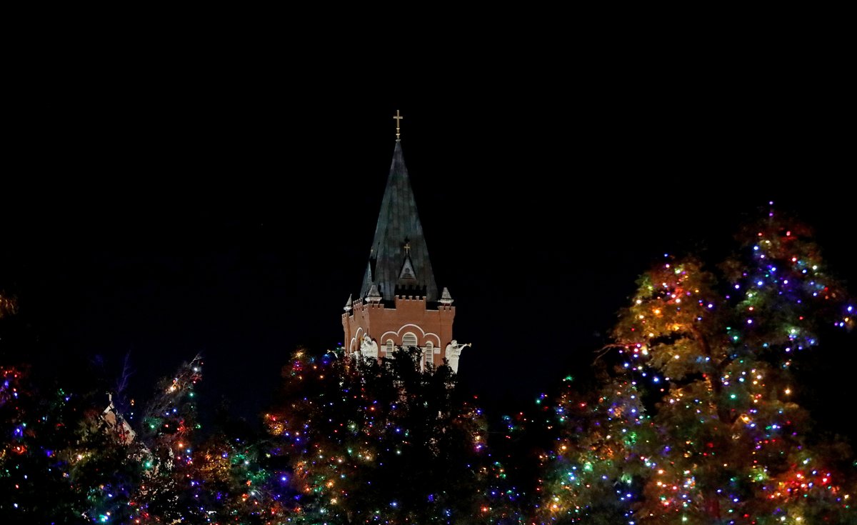 uiwcardinals's tweet image. &quot;Lord, make us turn to you; let us see your face and we shall be saved.&quot;

As we begin this season of anticipation and hope, let us prepare our hearts for the coming of Christ. Advent is a time to reflect, renew, and wait in joyful expectation!

#FirstSundayOfAdvent