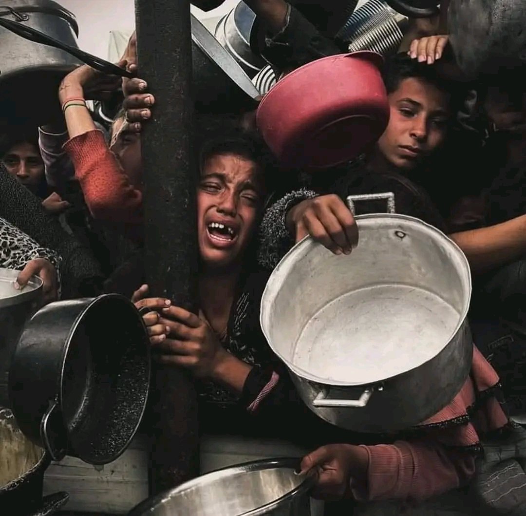 frslfrsy1357912's tweet photo. ‼️DON'T IGNORE ME‼️ 
420 days since the start of the war of extermination 
#Gaza has turned into a ghost town, destruction, devastation, smoke, fire and the smell of death in every corner.
https://t.co/DO9P994yfg #Stop_Death #FreePalestine  #CeasefireforGazaNOW  #GazaGenocide https://t.co/yBFqoZygQd
