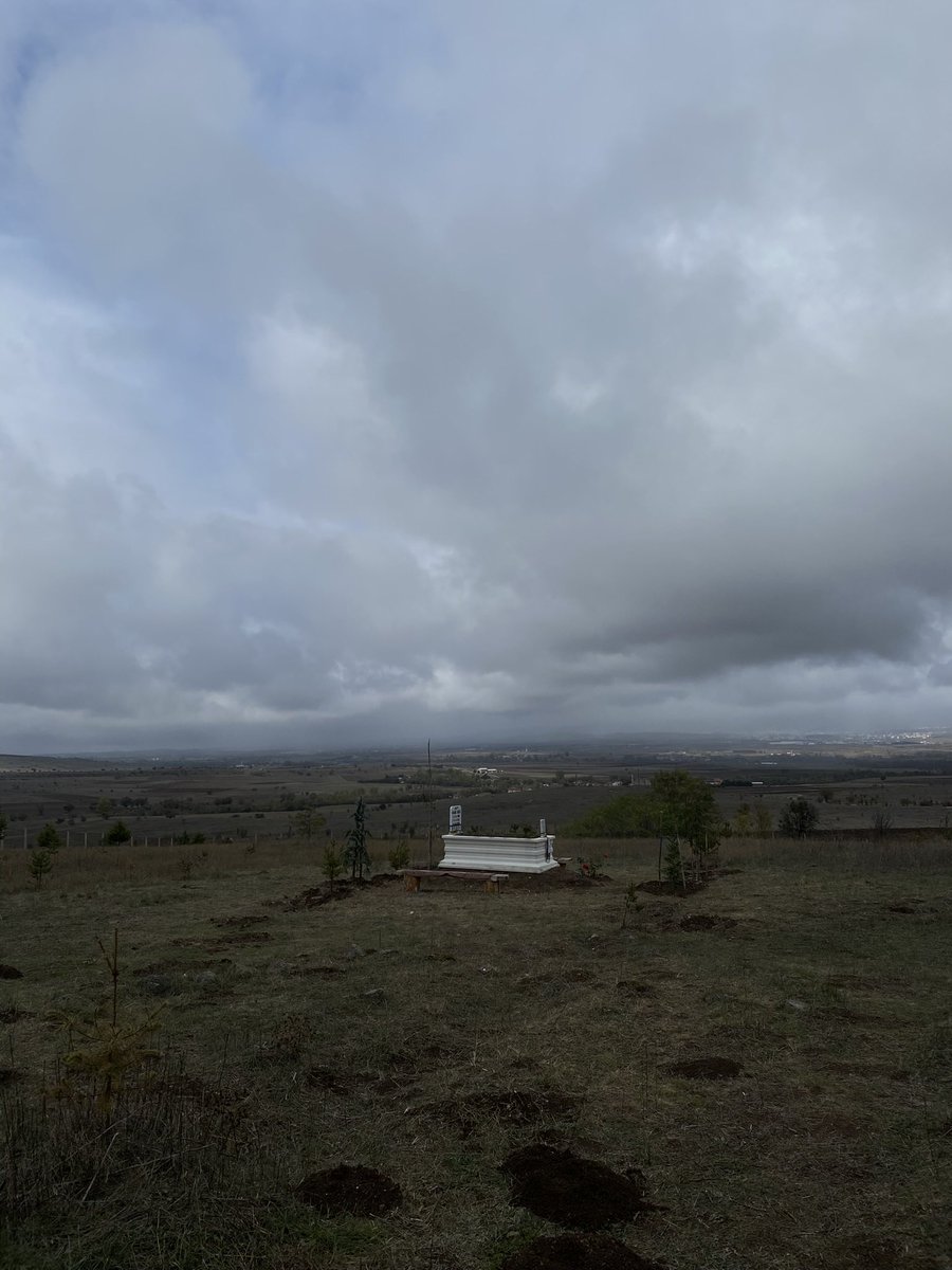 Ne kadar uzak olursan ol her gece kalbimde uyuyorsun