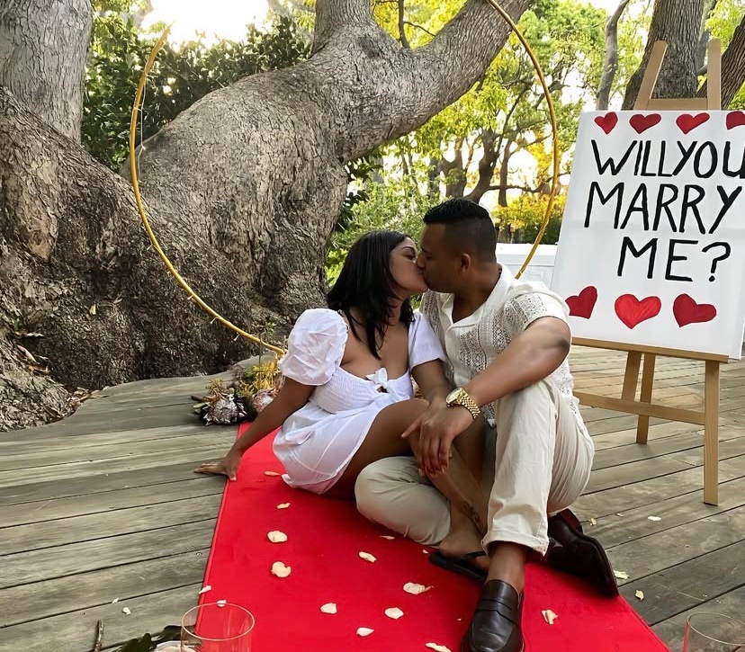 AmberDavisSA161's tweet photo. A whole Fiancé !! ❤️❤️❤️😍😍😍😍💍 https://t.co/FSqCMZsbYF