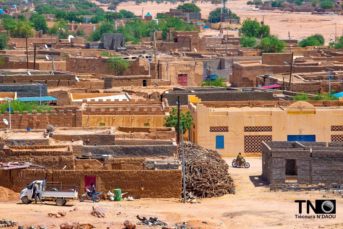 Il y a plus d’un an, l’armée malienne reprenait Kidal, ma ville natale🤲🏼. Un pas décisif vers l’unité nationale et la paix. 

Rendons hommage à nos forces armées pour leur sacrifice et continuons à œuvrer pour un Mali uni et fort. 🇲🇱 
#Kidal #FAMa #UnitéNationale
<a href="/TiecouraNDaou/">Tiecoura N'Daou</a>