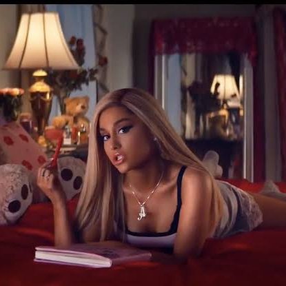 spotify_charts_'s tweet photo. @ladygaga and @BrunoMars's "Die With A Smile" (296 million) breaks the all-time record for biggest November streaming total on Global Spotify history.

The record was previously held by Ariana Grande's "thank u, next" (198 million) for six years. https://t.co/di8zmQuFsB