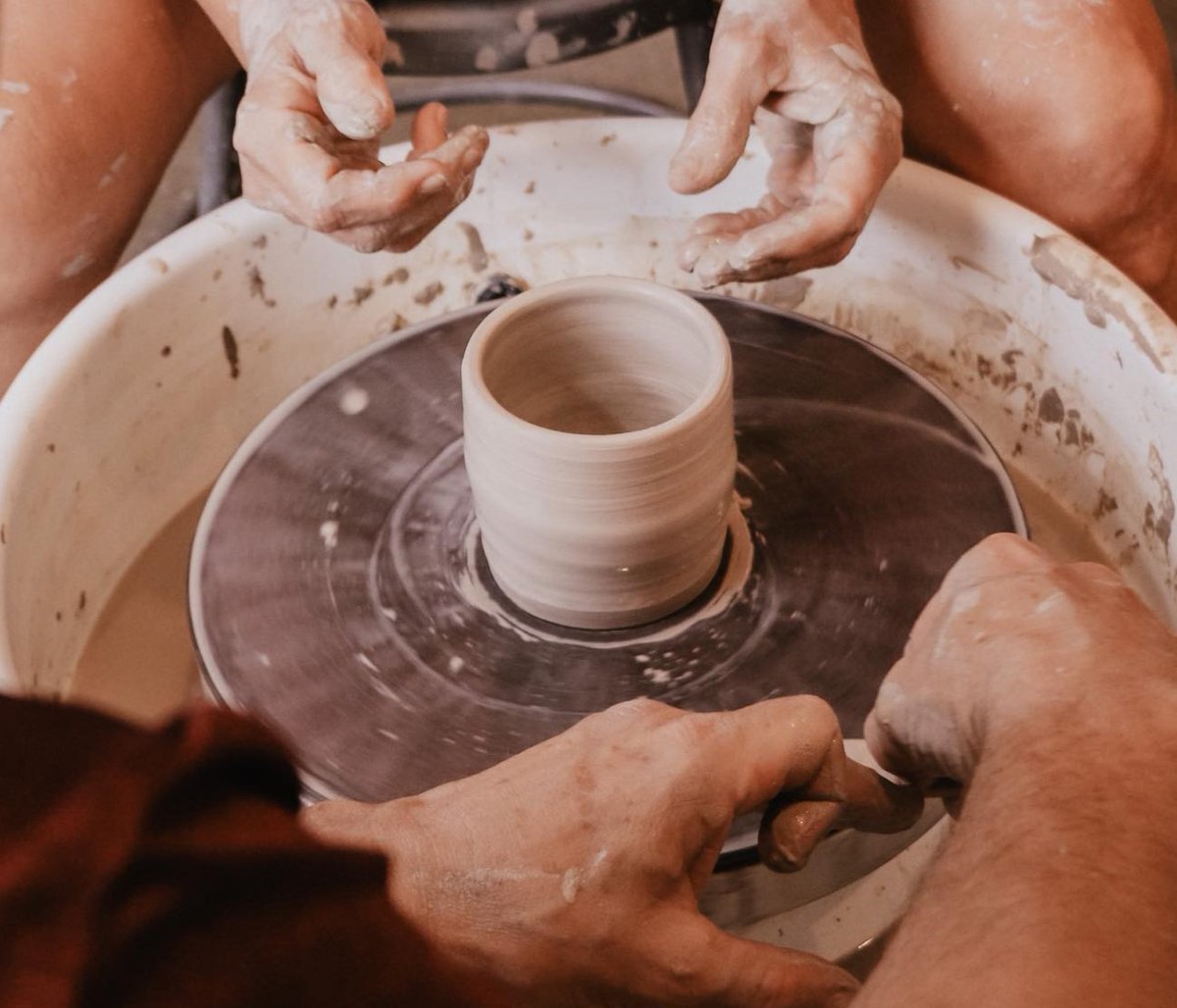 NationalArt_Org's tweet photo. Pottery is more than an art it's a story molded by your hands. Join the @NationalArt_Org  and let your creations find their spotlight among a vibrant community of artists, collectors, and art lovers.
Sign up today! 
#Potteryartists #professionalpotters #pottery #NAFshowcase #NAFartist #clayartist