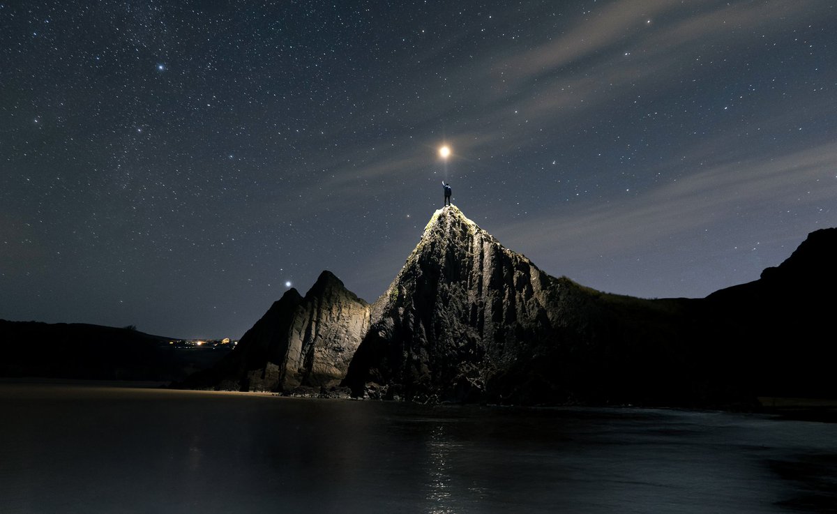 Stevelid's tweet image. It&apos;s written in the stars 🌟 🌌🛸✨
️My trusty drone illuminating me in the darkness of Three Cliffs, stunning night alone with the stars. #Wales #swansea #gower #threecliffs