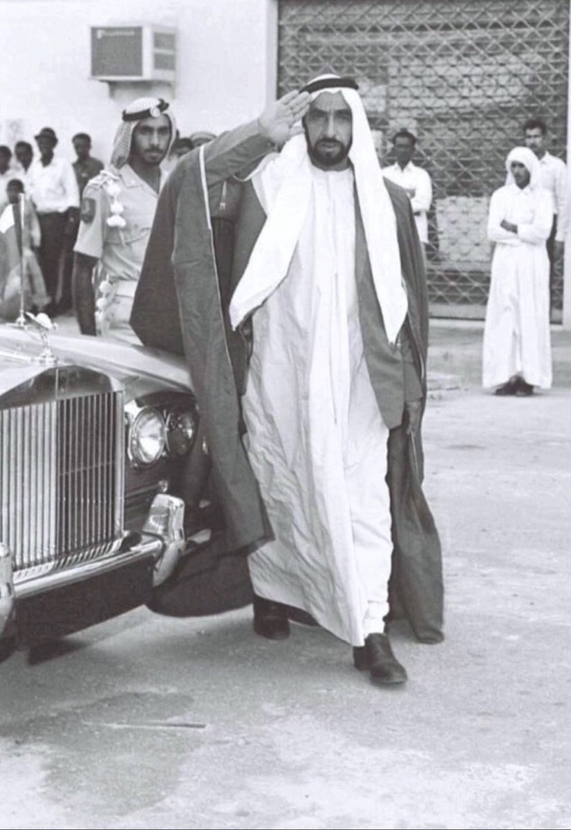 الثاني من ديسمبر عام 1971

يوم رسمت فيه أحلام أمة
يوم استثنائي 
يوم اتحاد الإمارات السبع تحت راية واحدة. 
هذا اليوم لم يكن فقط لحظة ولادة دولة، 
بل بداية مسيرة عز وفخر، بنيت على رؤية حكيمة وطموح بلا حدود.

نحتفي اليوم بإنجازات أبهرت العالم، 
وبقيادة صنعت المستحيل، وبشعب يجسد