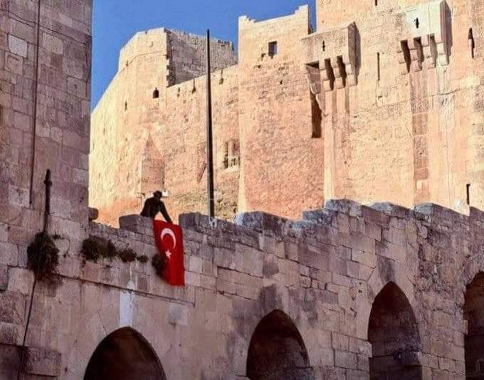 KurdIsrail's tweet image. Terrorist Islamic factions raise the Turkish flag over the Aleppo Citadel, and Turkish newspapers and channels say that Aleppo belongs to the Milli Pact and to the Ottoman Turkish dictatorial state.