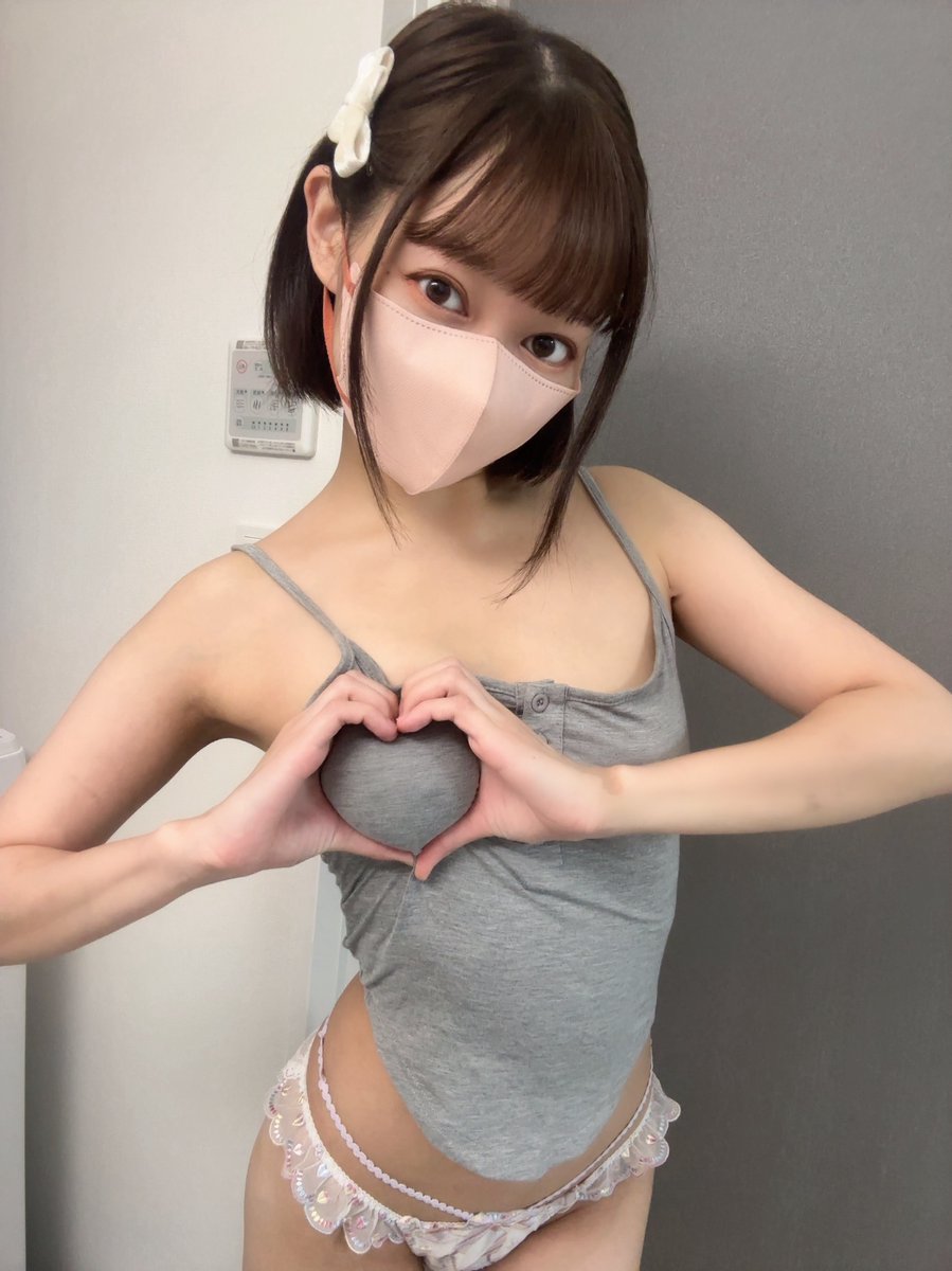 ここちゃん🧸🎀さんのエロ画像、2024年12月02日06時39分00秒に投稿