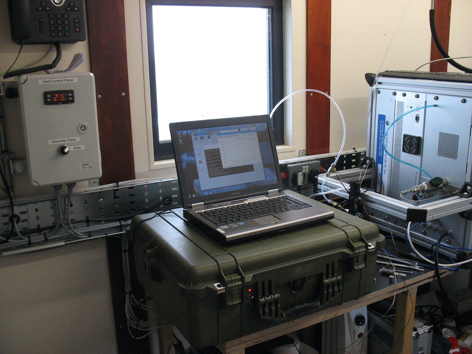 Valerio Ferracci (@atmos_vf) on Twitter photo Happy #AntarticaDay🐧Here's a picture of our #iDirac, which has been measuring DMS at <a href="/BAS_News/">British Antarctic Survey 🐧</a> Rothera base since 2022, shedding light on marine #BVOCs, clouds and climate as part of <a href="/CloudSenseNERC/">CloudSenseNERC</a> (photo credits: <a href="/tlc2605/">Tom Lachlan-Cope</a>,<a href="/DrFEMvdHeuvel/">Floor van den Heuvel</a> & <a href="/BAS_News/">British Antarctic Survey 🐧</a>) Happy #AntarticaDay🐧Here's a picture of our #iDirac, which has been measuring DMS at <a href="/BAS_News/">British Antarctic Survey 🐧</a> Rothera base since 2022, shedding light on marine #BVOCs, clouds and climate as part of <a href="/CloudSenseNERC/">CloudSenseNERC</a> (photo credits: <a href="/tlc2605/">Tom Lachlan-Cope</a>,<a href="/DrFEMvdHeuvel/">Floor van den Heuvel</a> & <a href="/BAS_News/">British Antarctic Survey 🐧</a>)