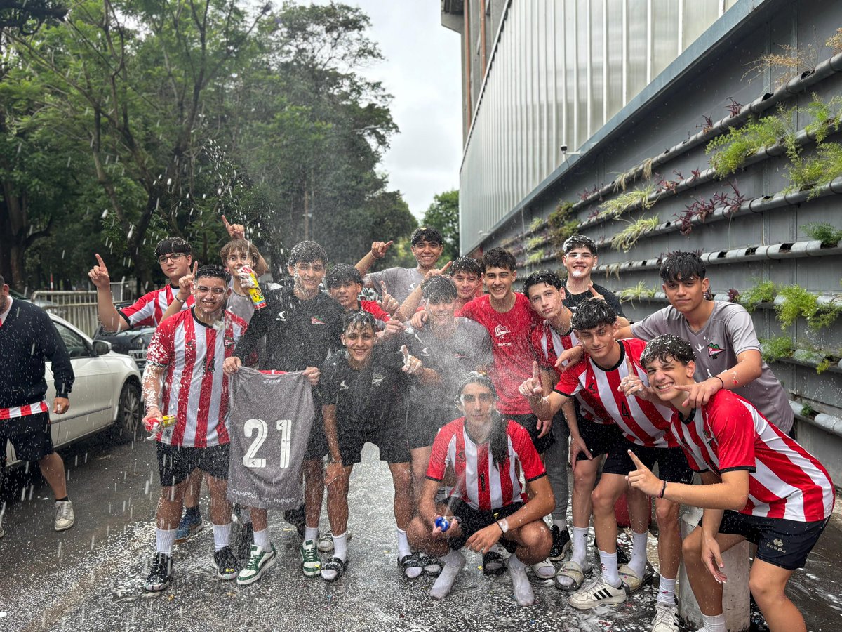 EdelpVoley's tweet photo. #FMV ¡21 triunfos en 21 partidos y campeones Sub 16 metropolitanos 🔥🥇!

Segundo objetivo cumplido para los Sub 16 luego de consagrarse en el clasificatorio a la Copa Argentina y ahora en el campeonato de la categoría en el Nivel B

¡Felicitaciones 👏! https://t.co/01GGbAjchK