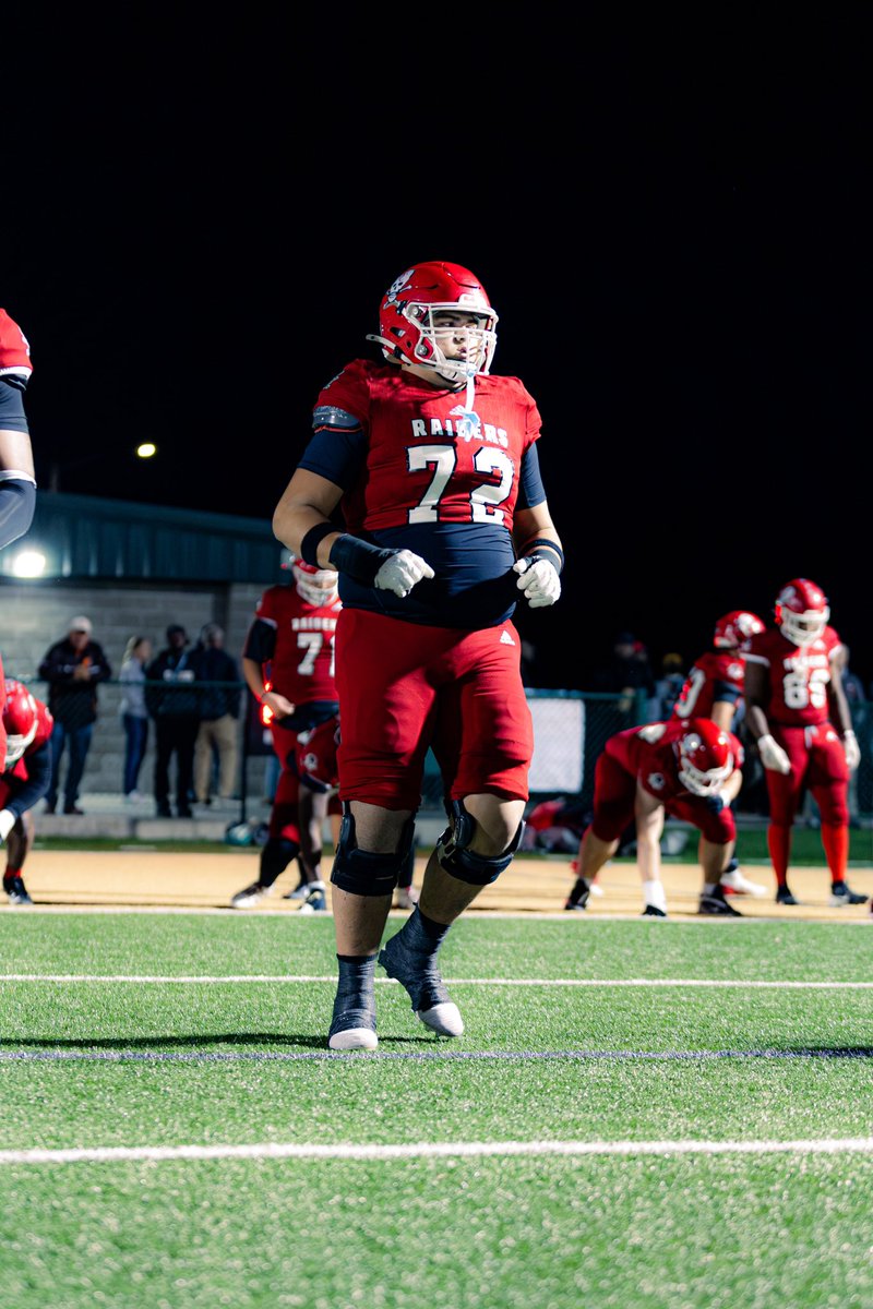 Here is my sophomore season film 
hudl.com/athlete/196072…