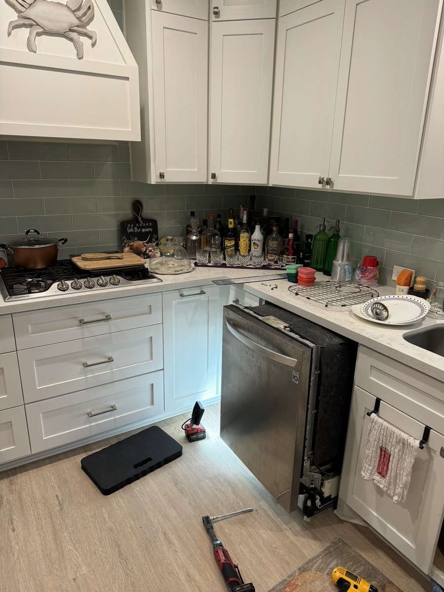 JohnsJeepGarage's tweet image. When a problem needs fixing inside your house it only decides to break down when you cleaned up and were ready to chill.  🤬 Dang nabbit! 
😎✌🏼🔧 #RealWorld #DangNabbit