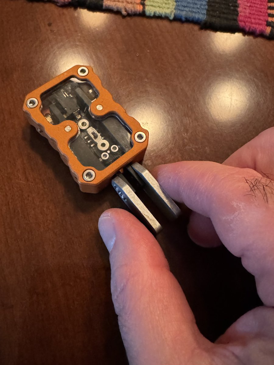 ThrillScience's tweet image. I got a brand new key!

#hamradio #morsecode