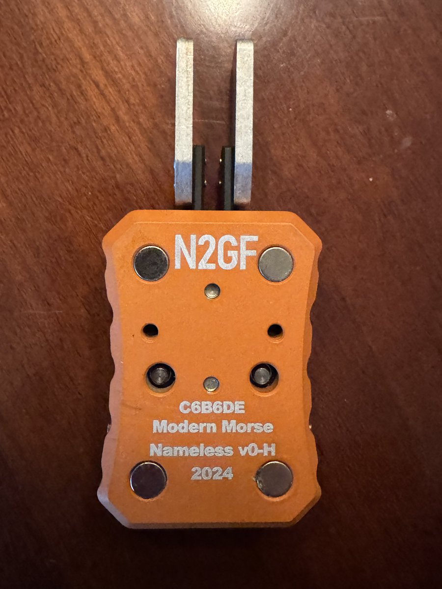 ThrillScience's tweet image. I got a brand new key!

#hamradio #morsecode