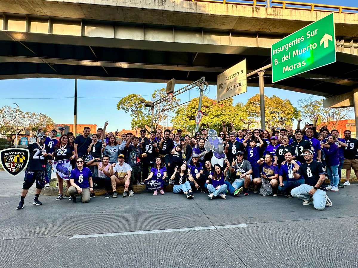 iOliverbully's tweet photo. @FOXImpactoNFL   #foximpactonfl El Flock Ciudad de Mexico. Vamos!!!! 🖤💜🖤 https://t.co/AfcpAtUac8