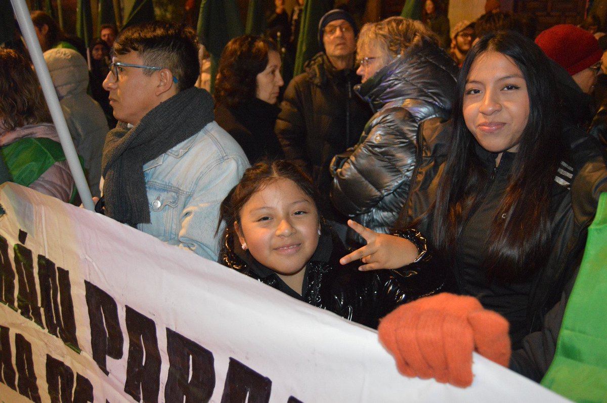 Algunas imágenes de la manifestación por la vivienda de ayer!

Demostramos a políticos, banqueros y rentistas que el movimiento combativo por la vivienda está más fuerte que nunca.

Y visto el apoyo recibido, tendréis conflicto para rato.

NO PODRAN PARAR LA LUCHA DE LA PAH