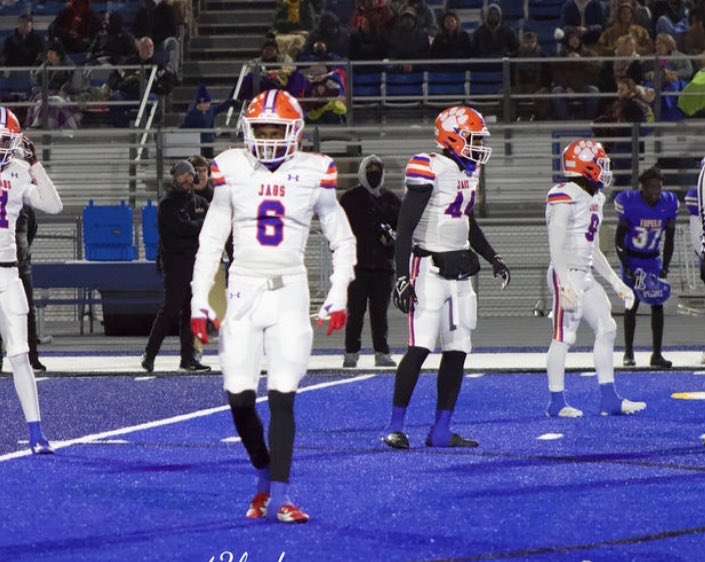 2025 season 💪🏾✅
Stats: 
13 GP
48 solo tackles 
10 ast
58 tot
3 tfl
10 pd
1 int
1 touchdown 
1 punt block / recover
Ss, fs, nickel

hudl.com/athlete/241513…