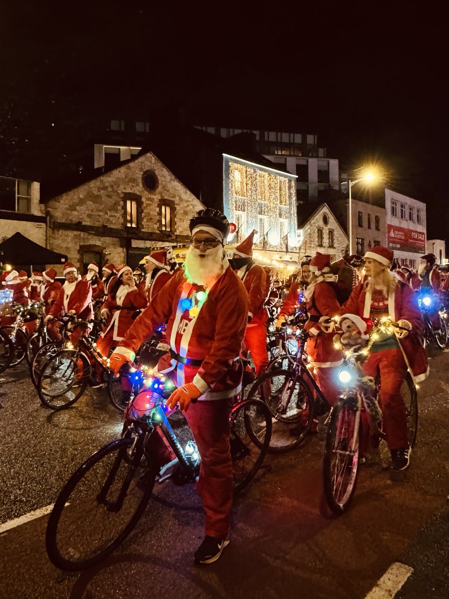 Santa Claus is coming to town Santa 🧑‍🎄 🚲🤶 🎅 🚲 
#christmas #cork ⁦<a href="/pure_cork/">Pure Cork</a>⁩ ⁦<a href="/corkbeo/">Cork Beo</a>⁩ ⁦<a href="/CorkDaily/">Cork Daily</a>⁩ ⁦<a href="/SantaCycleCork/">RDJCorkSantaCycle</a>⁩ ⁦<a href="/ThePhotoHour/">#ThePhotoHour</a>⁩