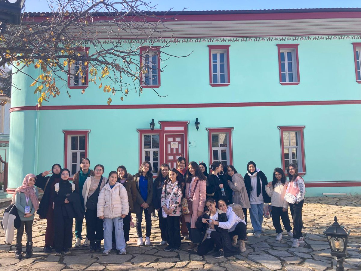 6/E sınıfı öğrencilerimiz, Türkçe öğretmenlerimiz Sadiye Edeş ve Nursena Oğuzkan rehberliğinde ‘Yaşadığımız Şehir Bursa’yı Öğreniyoruz' gezisi kapsamında Bursa’mızın tarihi ve kültürel mekanlarını ziyaret ettiler.
<a href="/Osmangazi_MEM/">Osmangazi İlçe Milli Eğitim Müdürlüğü</a> 
<a href="/bursailmem16/">Bursa İl Millî Eğitim Müdürlüğü</a> 
<a href="/Muhammedkartav/">Muhammed</a> 
<a href="/tcmeb/">Millî Eğitim Bakanlığı</a>