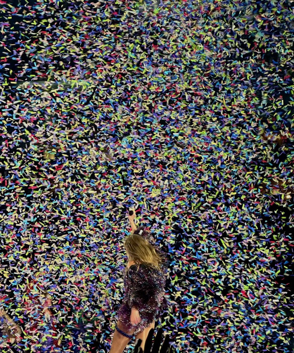 marleyharper's tweet photo. i’m a sucker for the confetti pictures https://t.co/kb6xuoRTsT