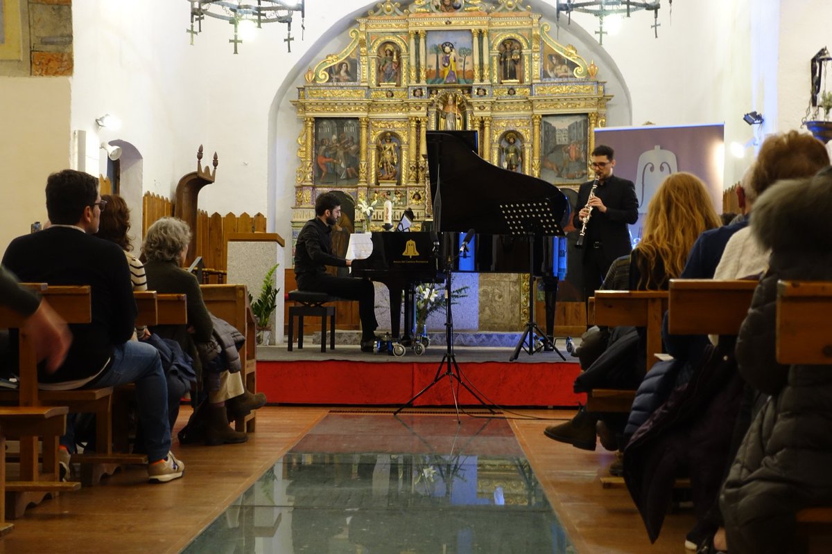 AmicsCambra's tweet photo. Concert increïble per acabar el IX Cicle Cambra Romànica dissabte passat. 
El Duo Althea ens va oferir un gran concert amb música molt variada del segle XX, que va fer les delícies de tot el públic. https://t.co/25UqzTiwId