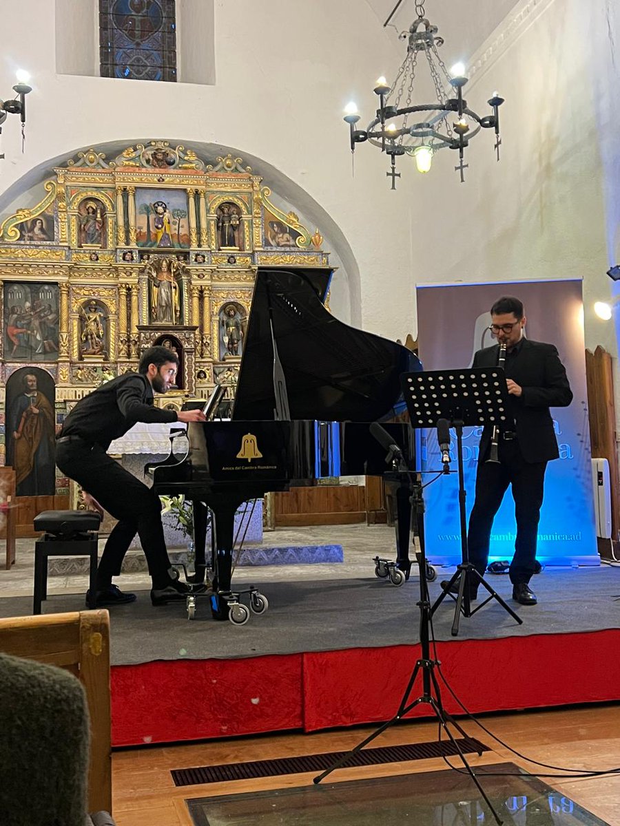 AmicsCambra's tweet photo. Concert increïble per acabar el IX Cicle Cambra Romànica dissabte passat. 
El Duo Althea ens va oferir un gran concert amb música molt variada del segle XX, que va fer les delícies de tot el públic. https://t.co/25UqzTiwId