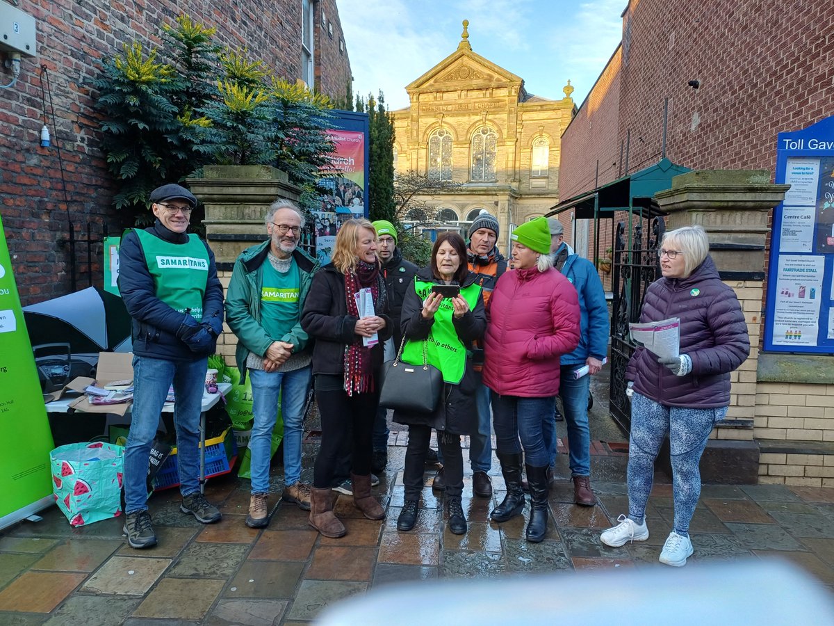 hullsamaritans's tweet photo. Many thanks to the wonderful shoppers in Beverley today for supporting our very wet carol singers #WeSing #HullSamaritans #116123 https://t.co/hVDvF0xT7q