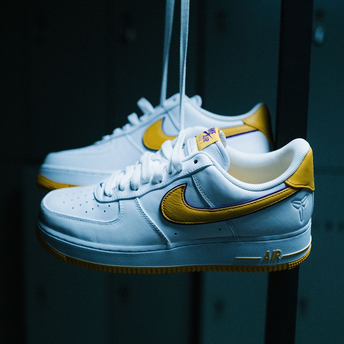 Kobe Bryant x Nike Air Force 1 "Home"

🗓️ December 6, 2024
🏷️ $130