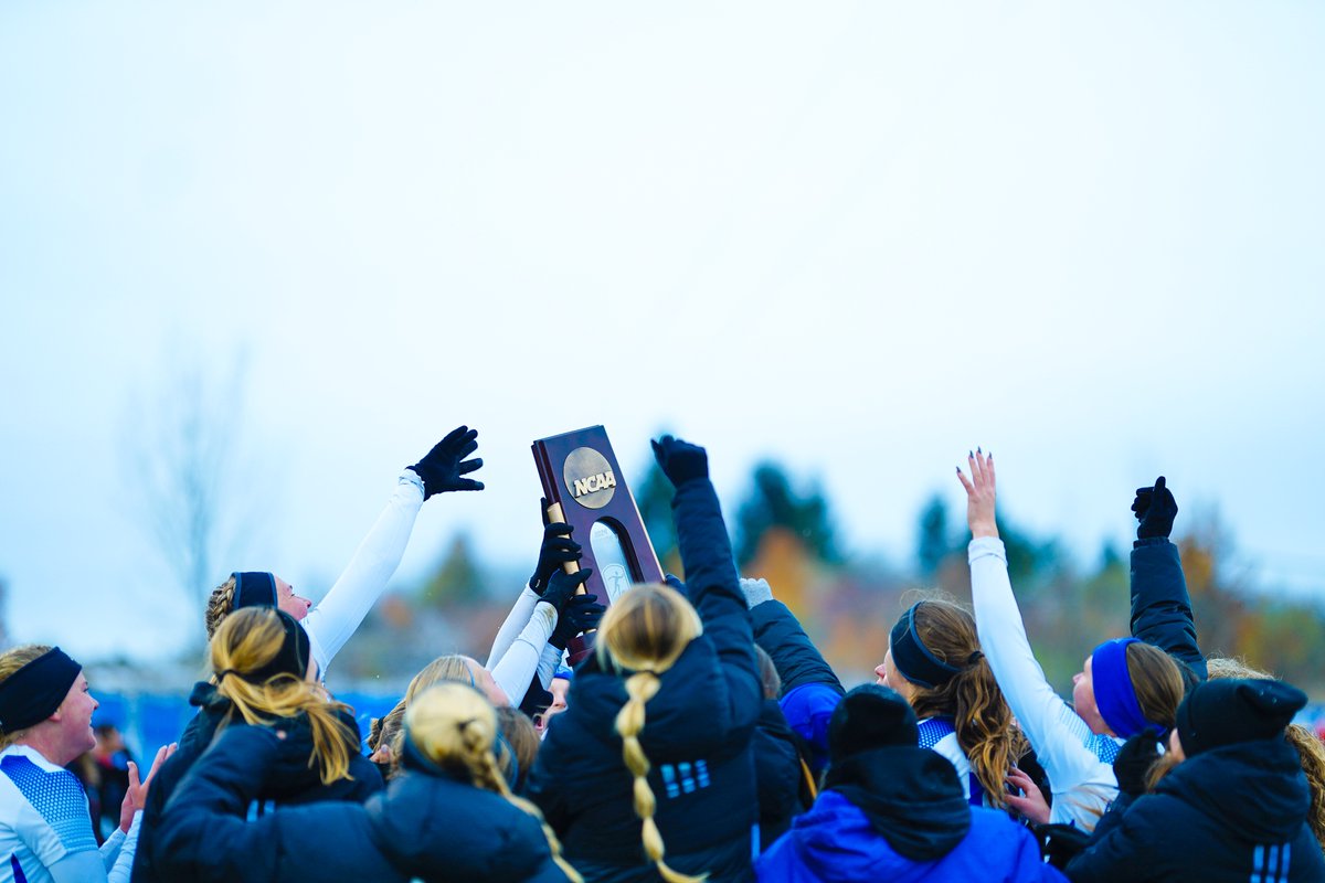 GVSUsoccer's tweet photo. Best in the Midwest for the 17th time! 🎉

#AnchorUp | #T3 https://t.co/0VS5JYYj3w