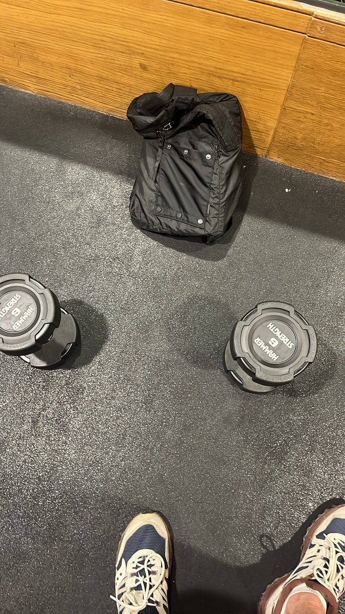 andyroper's tweet image. I do lift heavy weights every now and then. 
Look at these. 6kg. 
Thats 12 bags of sugar. 

I guess it depends on the number of reps one does. 
#pumpingiron