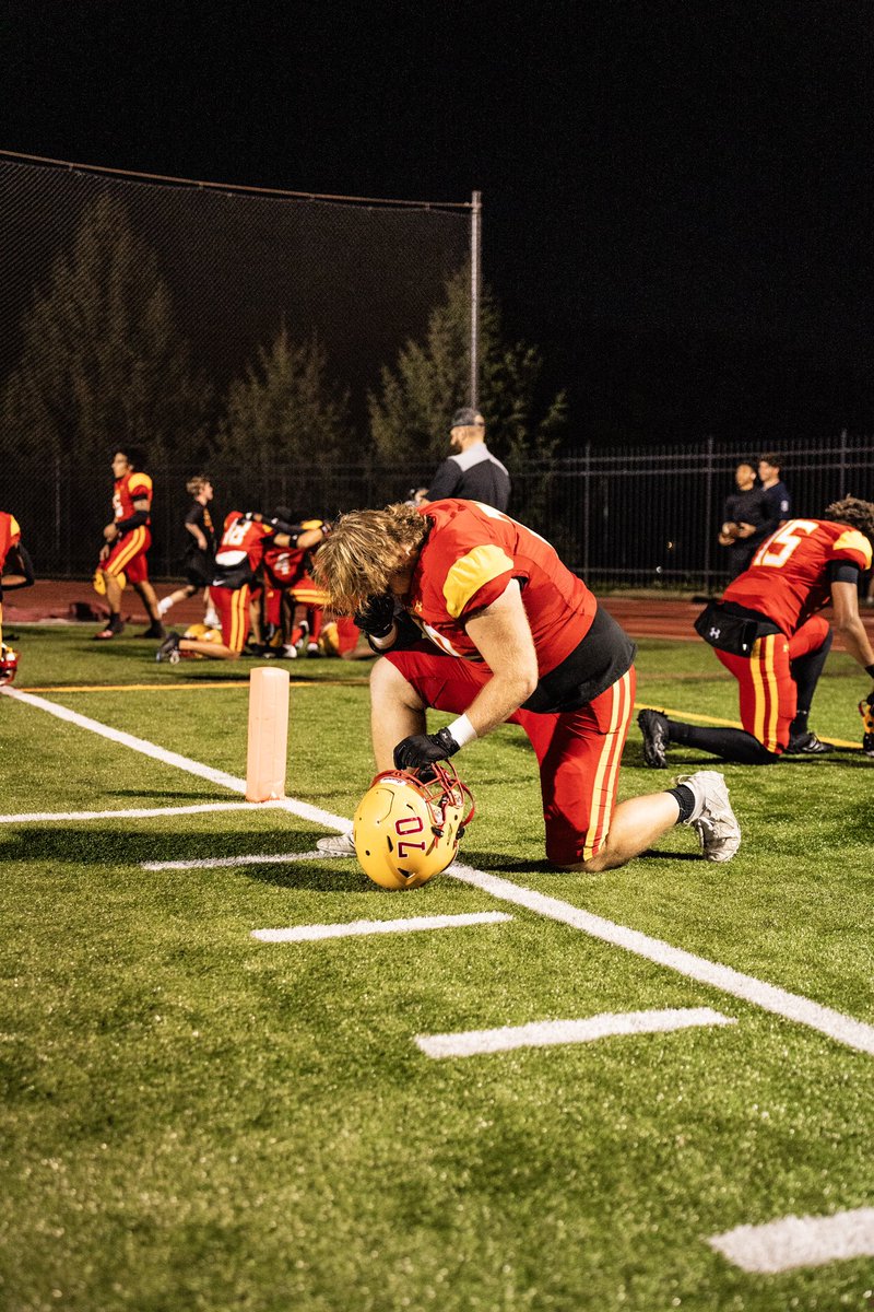 Junior year highlights!!!
6’2” 285lb versatile OL
hudl.com/v/2Qv9fm