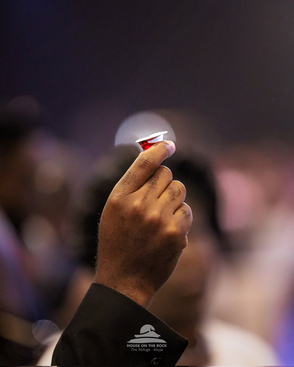 HOTRREFUGE's tweet image. Then Jesus distributed the bread and the wine to His disciples and said, “Take it and eat your fill. It is my body, which is given for you. Do this to remember me.””

#DoubleCommunionService
#Increase2024 
#HOTRRefuge 
#HOTRService 
#AbujaChurch