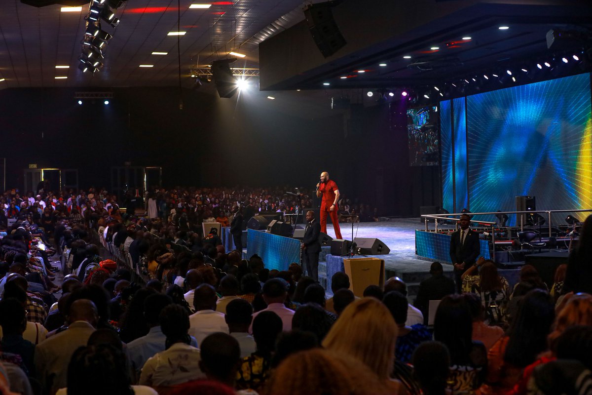 HOTRREFUGE's tweet image. Then Jesus distributed the bread and the wine to His disciples and said, “Take it and eat your fill. It is my body, which is given for you. Do this to remember me.””

#DoubleCommunionService
#Increase2024 
#HOTRRefuge 
#HOTRService 
#AbujaChurch