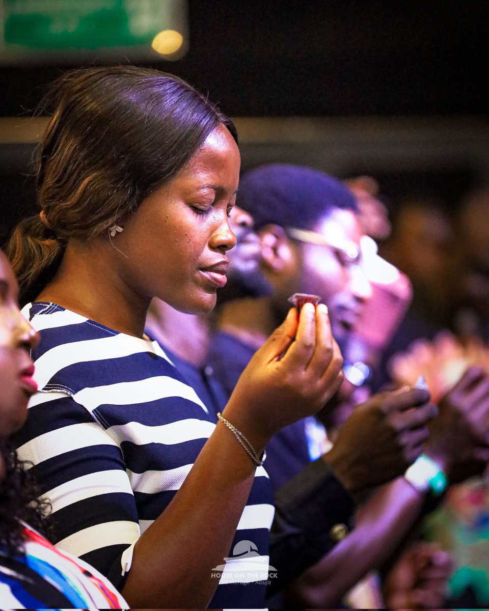 HOTRREFUGE's tweet image. Then Jesus distributed the bread and the wine to His disciples and said, “Take it and eat your fill. It is my body, which is given for you. Do this to remember me.””

#DoubleCommunionService
#Increase2024 
#HOTRRefuge 
#HOTRService 
#AbujaChurch
