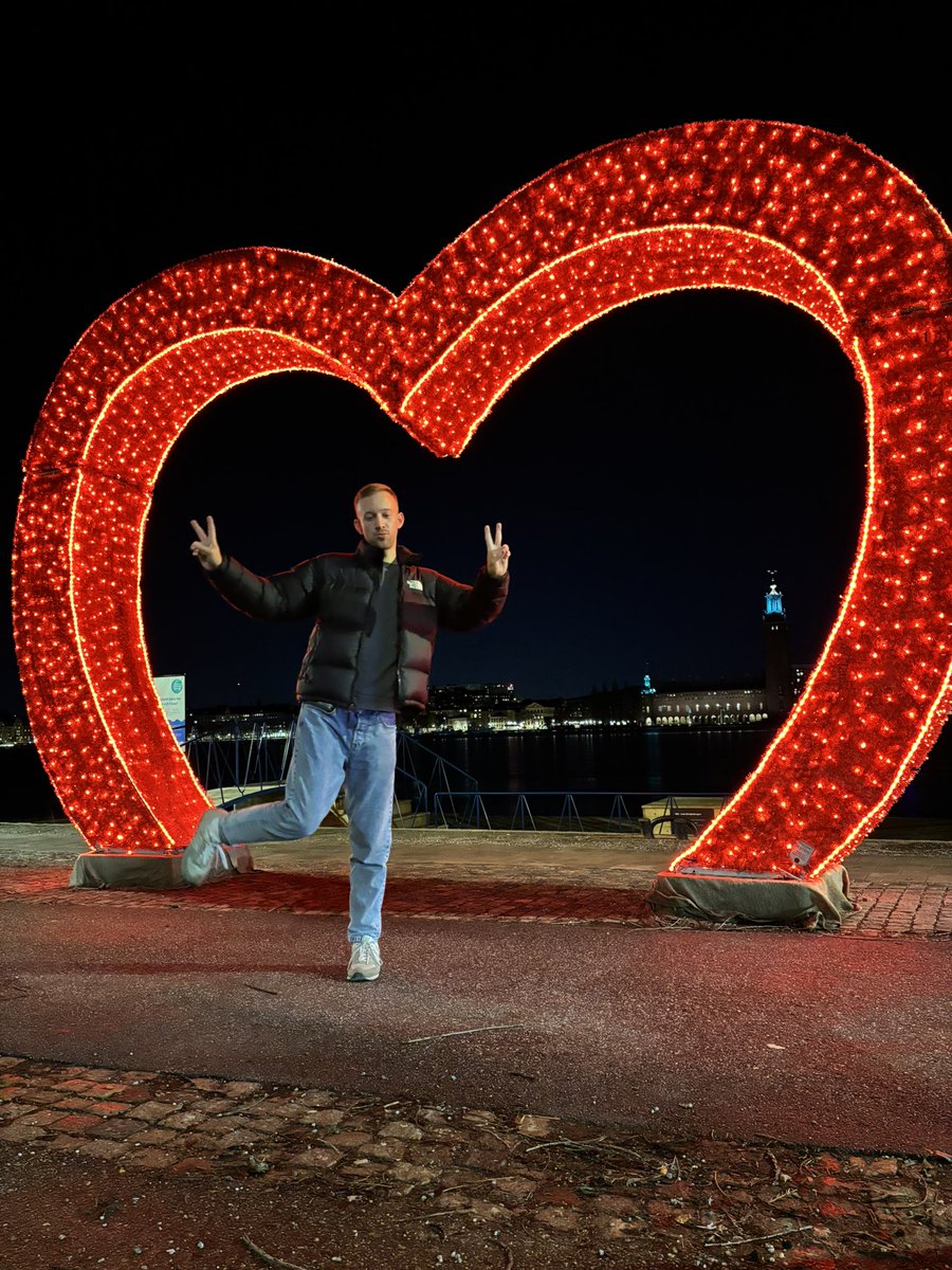 Elliott Barnicle tweet media