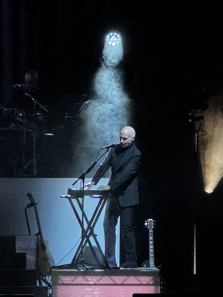 HollyTandymusic's tweet photo. Wow, @midgeure1 you were incredible! I went to see Ultravox when I was 11 with my dad and 12 years later we came back to see you again… One of the reasons I fell in love with singing was from listening to you play and your set last night was truly a masterpiece! 🤩 https://t.co/PaT8dAD8BO