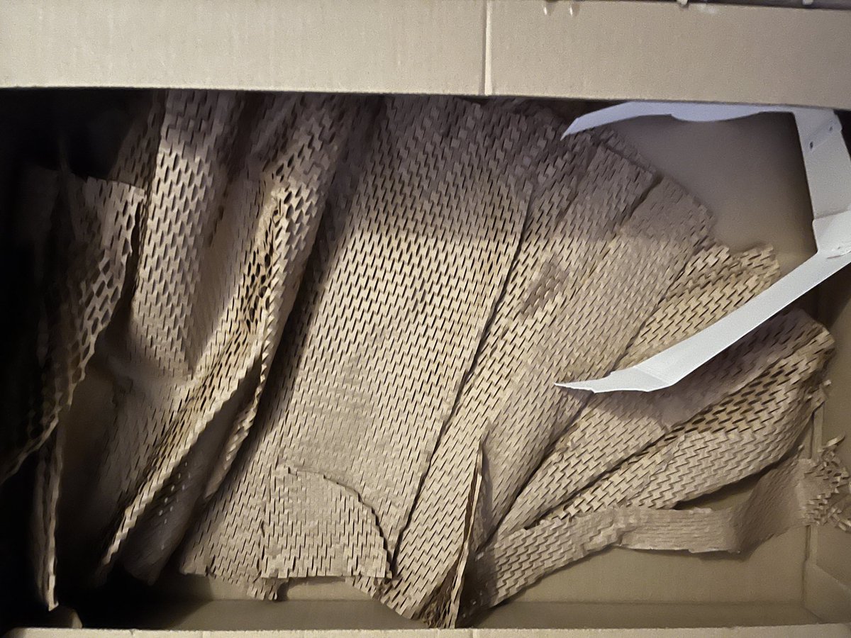 Cheers <a href="/BootsUK/">Boots</a> - ordered over £100 of Christmas presents, and they arrived bashed up in a box that had not been packed in any way to protect the contents. Boxes crushed, packaging ripped and gift sets split open. No time to return &amp; replace ahead of seeing family this weekend.