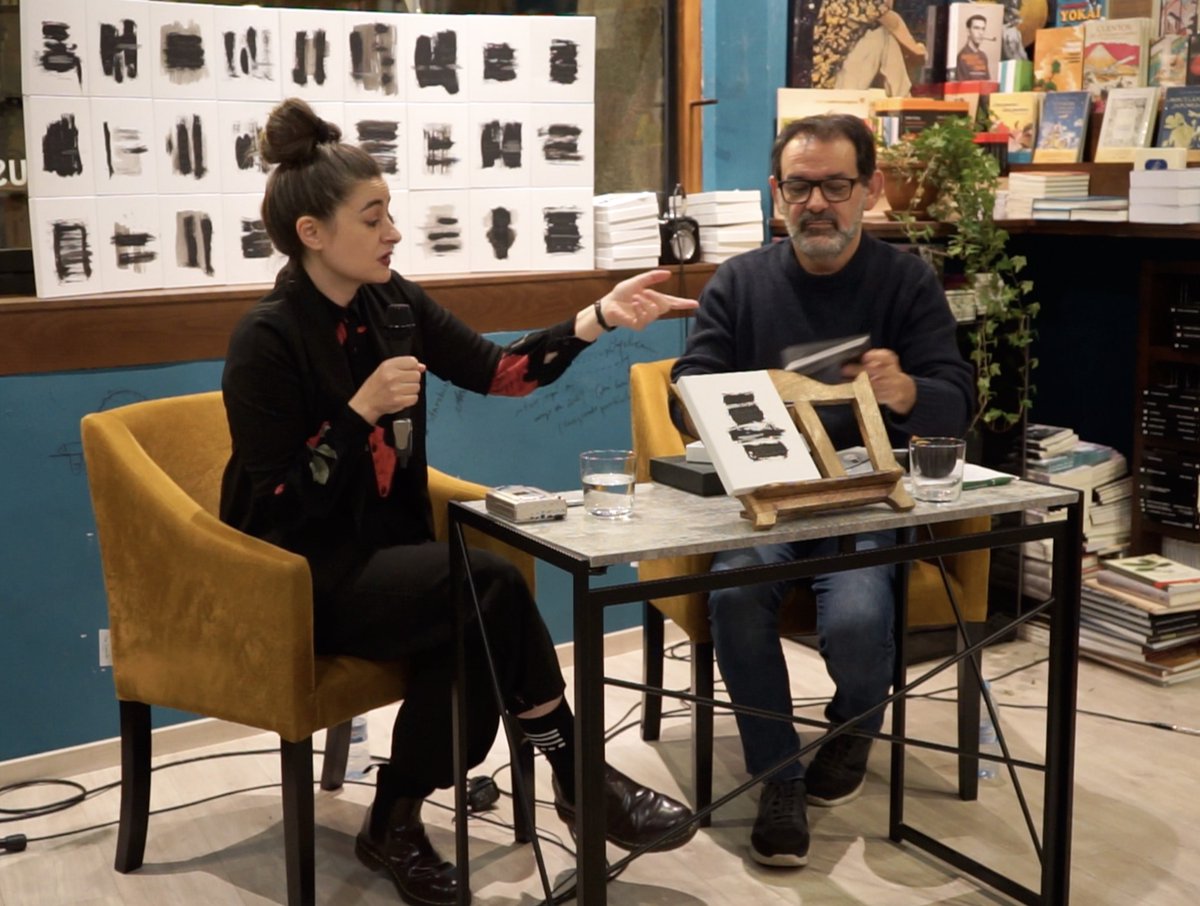 Estos últimos días han sido emocionantes por muchos motivos. Uno de ellos, la invitación a presentar la publicación “Pausar pulsa” en la maravillosa @LetrasCorsarias. Gracias infinitas a Rafa, Guillermo, Miguel, Mercedes, María y Antonio, con quien conversé. Un abrazo gigante.