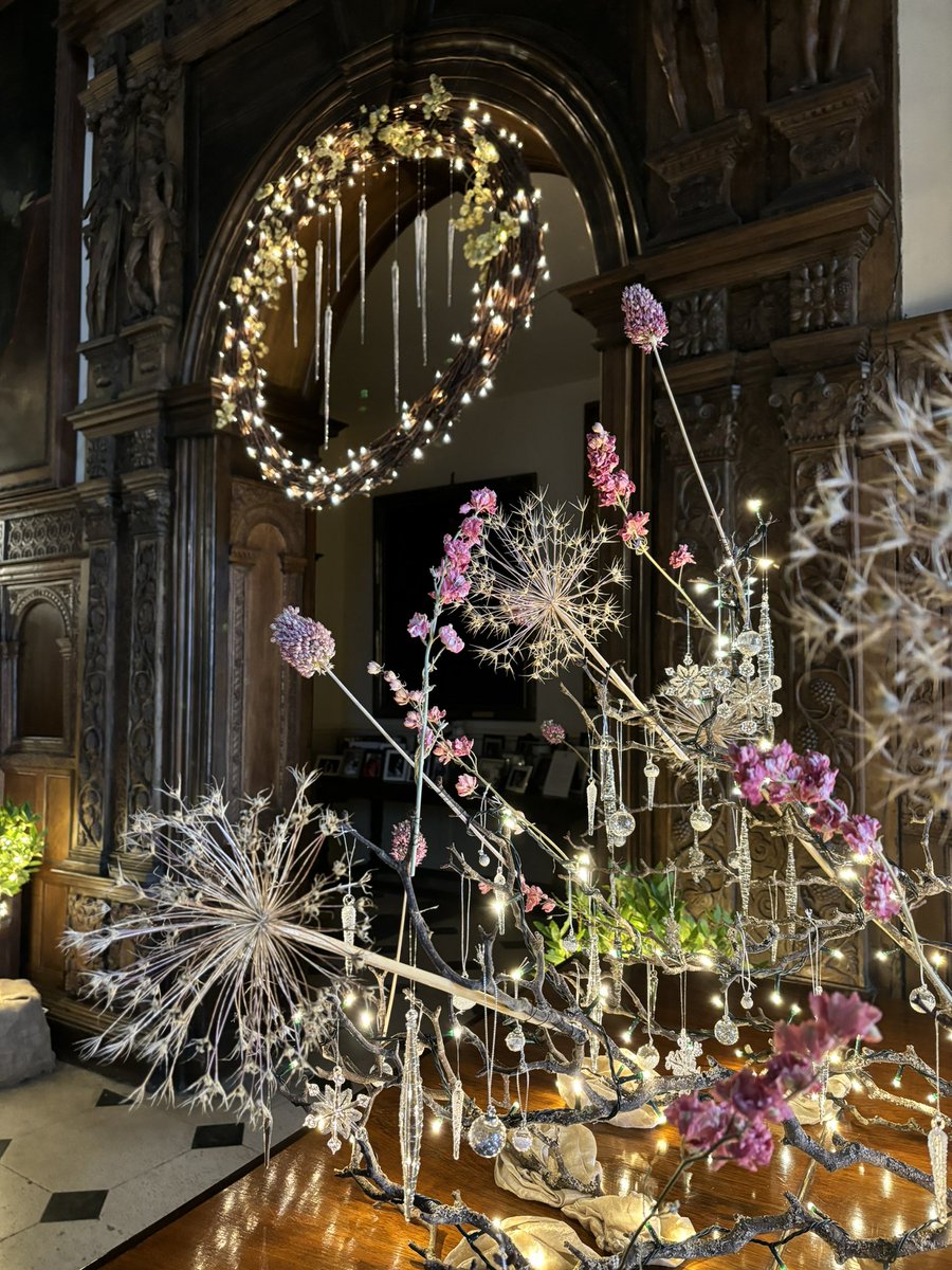 LouPhotosby's tweet photo. @BurtonAgnesHall have the best Christmas decorations. I love how they have used natural pieces from the gardens and woodland #eastyorkshire #Christmas #naturaldecorations https://t.co/KWjqcB3ycC