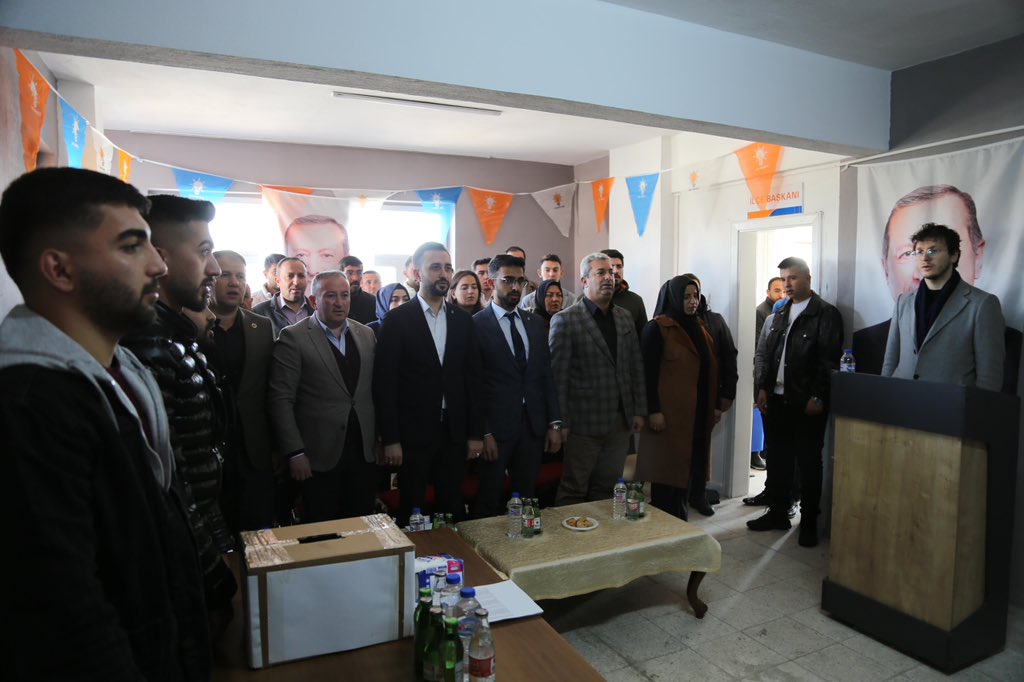 olcaonur1's tweet photo. Bugün AK Parti Çiftlik Gençlik Kolları 7. Olağan Kongremizi büyük bir coşkuyla gerçekleştirdik! 🇹🇷

Beraberliğimizin gücünü bir kez daha gösterdik! 🙌🏼👏🏼

Emeği geçen tüm yol arkadaşlarımıza ve genç kardeşlerimize teşekkürler! 💪🇹🇷

Birlikte daha güçlü, daha kararlıyız! 💫 https://t.co/d4rTD0GBa3