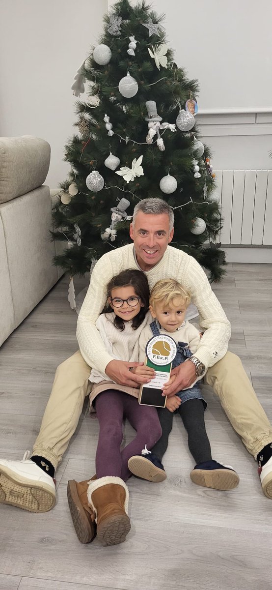 🏆Campeones de Extremadura Veteranos +40🏆 primera experiencia en esta categoría y disfrutando al lado de un buen amigo, Gracias Anselmo por compartir pista conmigo.
<a href="/fexpadel/">Fed. Extremeña Padel</a> <a href="/babolatpadel/">Babolat Padel</a> <a href="/babolat/">Babolat</a> <a href="/GoldPointAcadem/">Gold Point Academy</a>