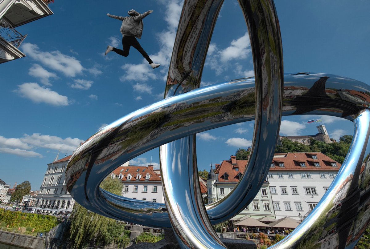 Skok v prihodnost, v kateri bo možno vse. #photo #for #peace #foto #za #mir #digitalart