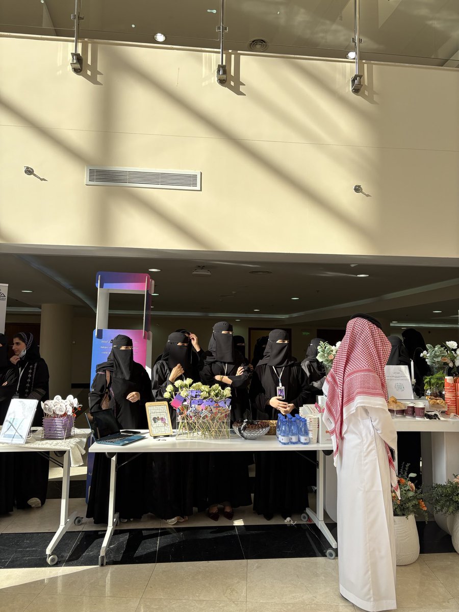 ebt1l's tweet photo. الحمدلله الذي هيأ البد ويسر الطريق 
قطفت ثمار الجهد ✨🧩

أنهيت مشروع تخرجي " فجوة الاجيال "
وهي حملة تسويقيه إجتماعية تستهدف جيل (z,x,y) والعلامات التجارية 
تسعى لزياده الوعي وتحقيق التوازن في الإستراتيجيات التسويقيه وفقًا لرؤية 2030 https://t.co/ROUW6nOxlw