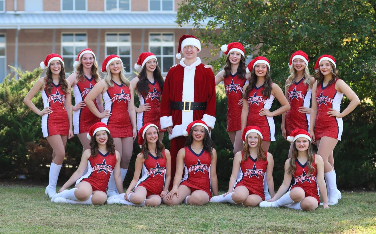 HHS5Stars's tweet photo. Happy holiday season from the 5Stars! ⭐️🎄⭐️🎅⭐️❤️⭐️ https://t.co/rWA8ABtby5