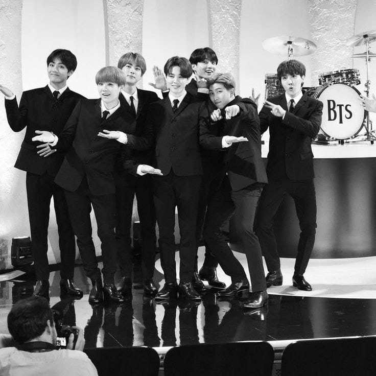 BtsSi82109's tweet photo. @melon BTS IS SEVEN 
#BTSisSeven
#MelOnRespectSUGA
@melon https://t.co/0vZP3JddFJ