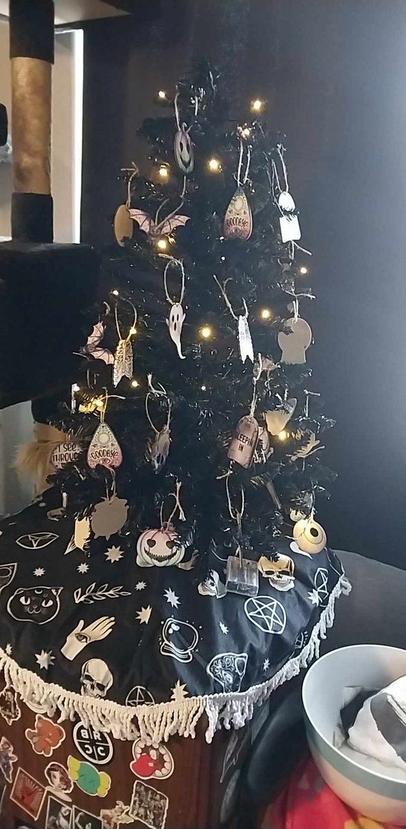 Envy_princess7's tweet image. Oh satan tree, oh satan tree

#Xmas #treedecor